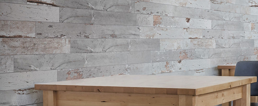 tuile de porcelaine avec un effet bois de grange est idéale pour les revêtements muraux et de sol